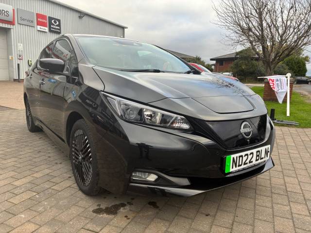 Nissan Leaf 0.0 110kW N-Connecta 39kWh 5dr Auto Hatchback Electric BLACK