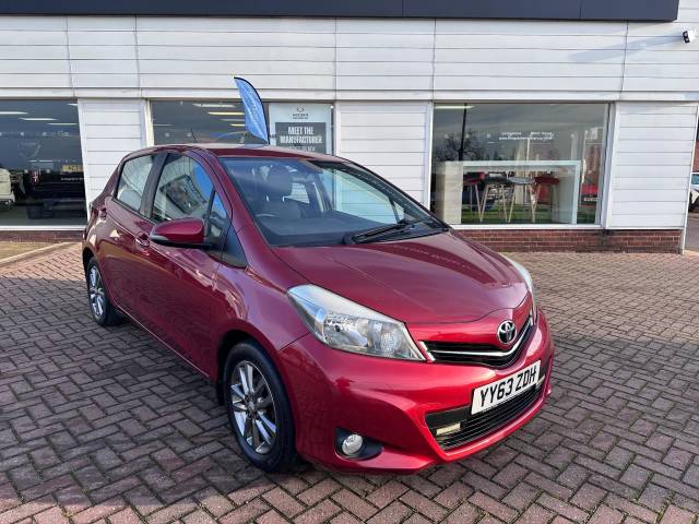 Toyota Yaris 1.33 Dual VVT-i Icon Plus Euro 5 5dr Hatchback Petrol Red